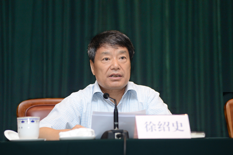 尚冰參觀“踐行節(jié)能低碳，建設(shè)美麗家園”節(jié)能科普展