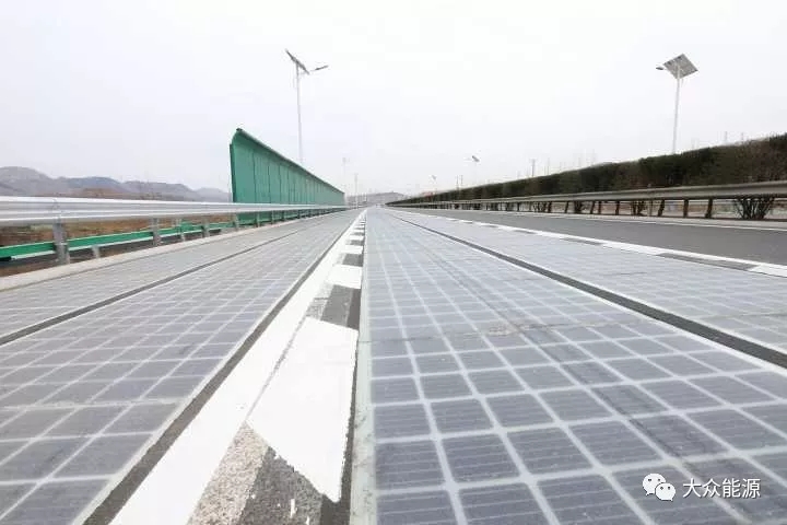 漲知識！高速公路上汽車怎么邊跑邊？