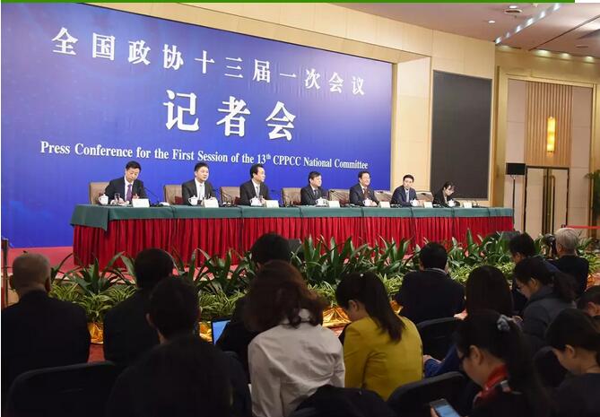 環(huán)保部副部長(zhǎng)黃潤(rùn)秋答記者問(wèn)實(shí)錄：打贏藍(lán)天保衛(wèi)戰(zhàn) 嚴(yán)守生態(tài)紅線(xiàn)