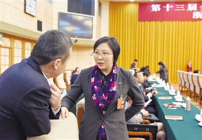 開展河長(zhǎng)制立法 進(jìn)一步推動(dòng)水污染防治 ——專訪全國(guó)人大代表、浙江省環(huán)保廳廳長(zhǎng)方敏