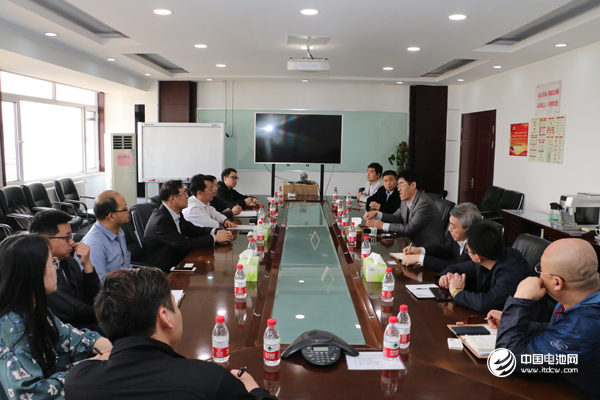 中國(guó)鋰電新能源產(chǎn)業(yè)鏈調(diào)研團(tuán)一行與金牛電源相關(guān)領(lǐng)導(dǎo)交流、座談