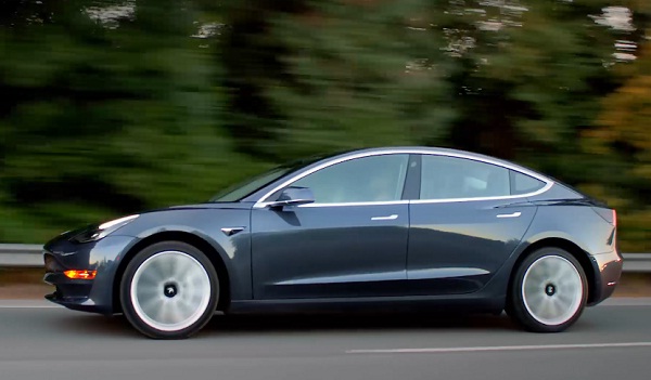 特斯拉進(jìn)退維谷 太陽能拯救他嗎？