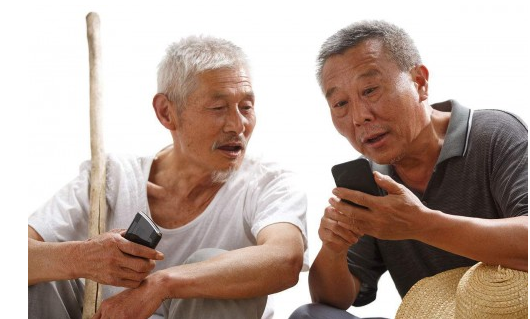 響應(yīng)總理號召，天天學(xué)農(nóng)用手機(jī)“新農(nóng)具”助力鄉(xiāng)村振興