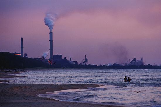 密歇根湖畔的一處煤電站。視覺中國 資料