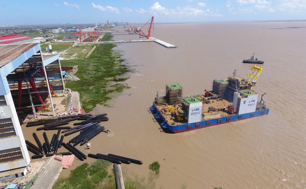 “華電穩(wěn)強(qiáng)”自升式海上風(fēng)電作業(yè)平臺(tái)成功下水