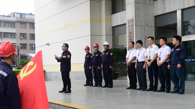 　　據(jù)了解，臺(tái)風(fēng)“山竹”的沖擊，導(dǎo)致欽州供電網(wǎng)區(qū)35千伏線路故障跳閘4條次，10千伏線路故障跳閘99條次。截止17日晚上21時(shí)，欽州網(wǎng)區(qū)所有發(fā)生故障跳閘停電的線路全部恢復(fù)送電，抗災(zāi)搶險(xiǎn)工作勝利結(jié)束。