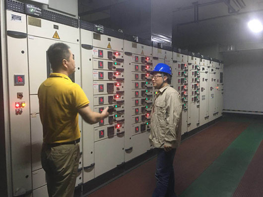 堅(jiān)守一線 守護(hù)光明