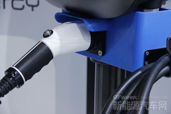 車和家李想：增程式電動(dòng)車或許是解決充電焦慮的最佳途徑