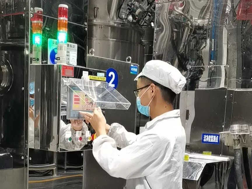 奮斗姿態(tài)書(shū)寫(xiě)人生底色 銀隆儲(chǔ)能“小哥哥”的職場(chǎng)進(jìn)擊姿勢(shì)