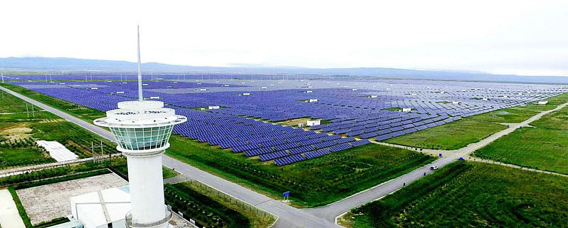 華為智能光伏_光伏智能箱式變電站_手動大棚卷簾機(jī)和光伏智能溫室